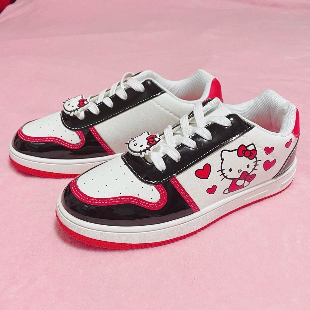 Women’s Sanrio Hello Kitty Cute Hearts Sneakers Shoes Size 6